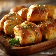 Thanksgiving Appetizers and Finger Foods: Flaky Make-Ahead Rolls