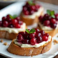 Easy Cranberry Brie Crostini Recipe for Festive Nibbles