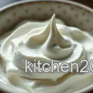 Easy Homemade Whipped Cream: Stiff Peaks Every Time!