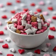 Valentine Puppy Chow Snack Mix: Shatter-Crisp